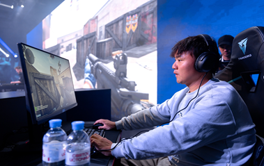 莫斯科舉辦首屆電子游戲之夜,經(jīng)典復古氛圍下的宏大賽事